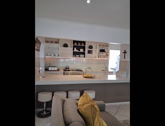 4 BEDROOM FREEHOLD TO LET IN KLEINMOND CENTRAL